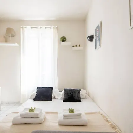 1 Bedroom In Montmartre Neighborhood. Ideal Location 1 Min To Metro *