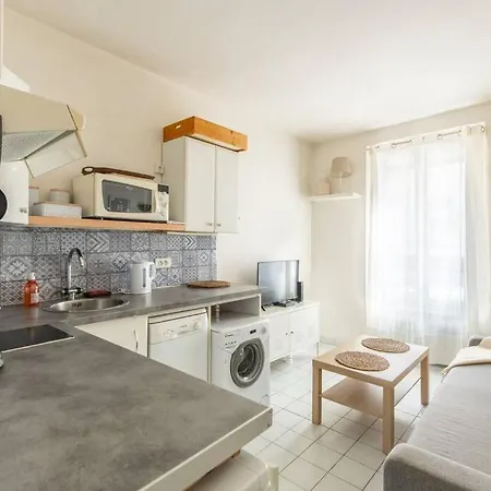 1 Bedroom In Montmartre Neighborhood. Ideal Location 1 Min To Metro Appartamento *