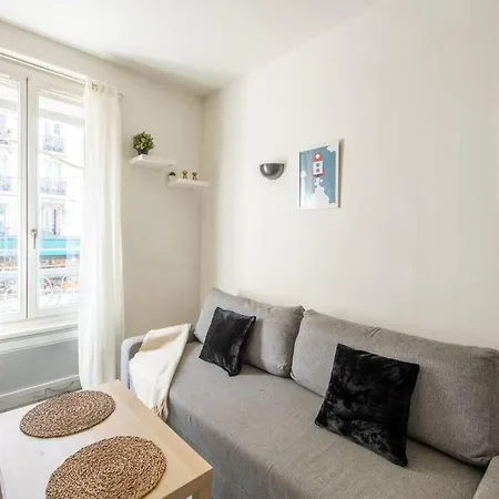 1 Bedroom In Montmartre Neighborhood. Ideal Location 1 Min To Metro Appartamento