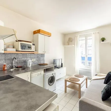 1 Bedroom In Montmartre Neighborhood. Ideal Location 1 Min To Metro *