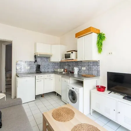 1 Bedroom In Montmartre Neighborhood. Ideal Location 1 Min To Metro Parigi