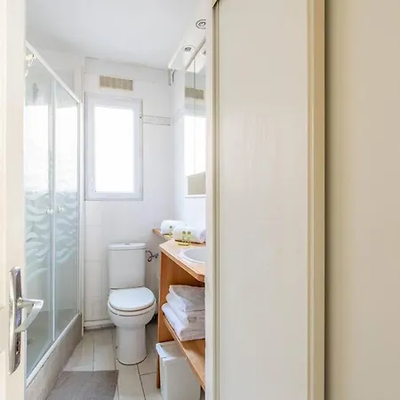 1 Bedroom In Montmartre Neighborhood. Ideal Location 1 Min To Metro