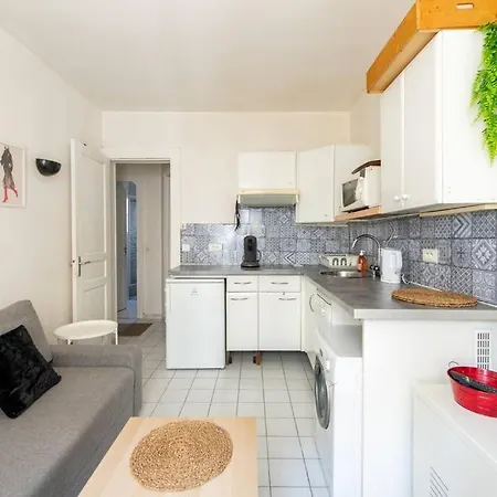 1 Bedroom In Montmartre Neighborhood. Ideal Location 1 Min To Metro * Parigi