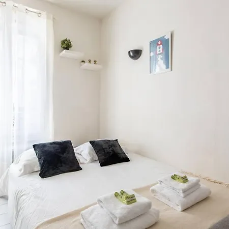 1 Bedroom In Montmartre Neighborhood. Ideal Location 1 Min To Metro Appartamento