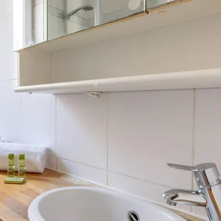 Appartamento 1 Bedroom In Montmartre Neighborhood. Ideal Location 1 Min To Metro *