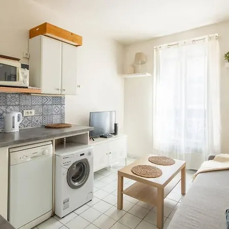 1 Bedroom In Montmartre Neighborhood. Ideal Location 1 Min To Metro Parigi