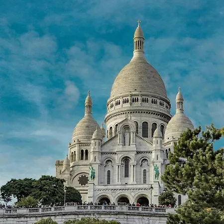 1 Bedroom In Montmartre Neighborhood. Ideal Location 1 Min To Metro